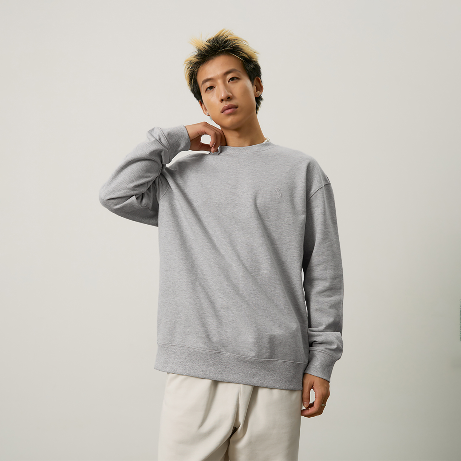 Shop MLB City Life Chicago White Sox Unisex Grey Retro Crewneck Sweatshirt FW24 3AMTB9144-44MGS