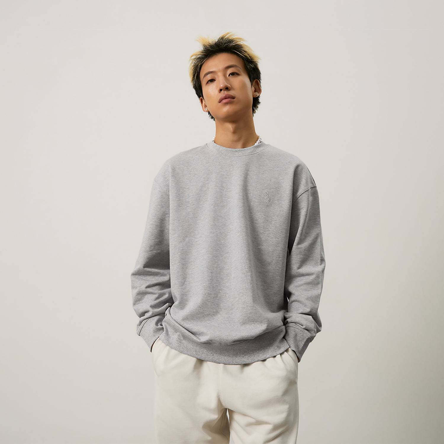 Purchase MLB City Life Chicago White Sox Unisex Grey Retro Crewneck Sweatshirt FW24 3AMTB9144-44MGS