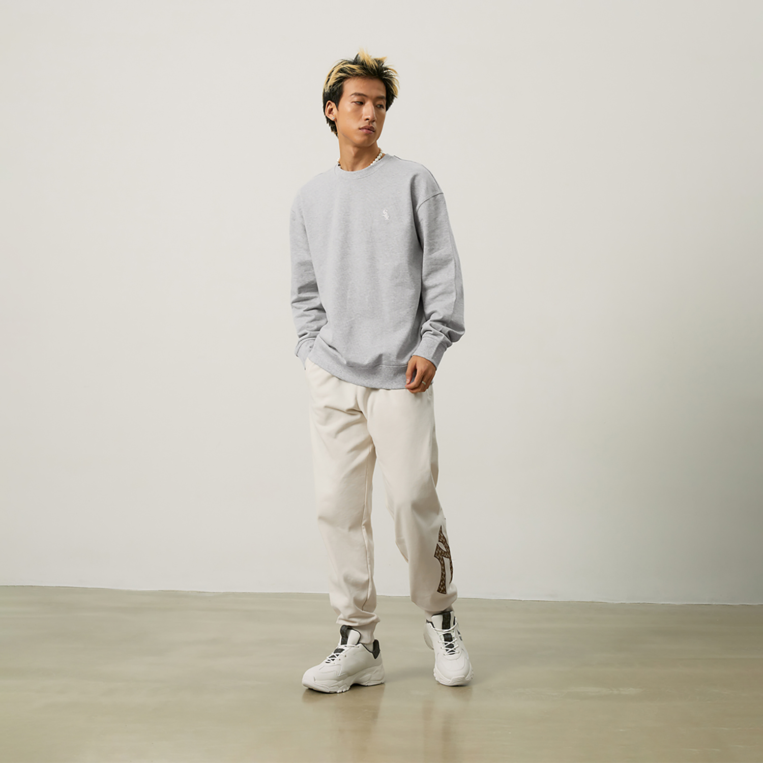 Sizing MLB City Life Chicago White Sox Unisex Grey Retro Crewneck Sweatshirt FW24 3AMTB9144-44MGS