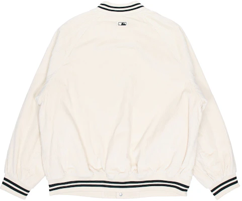 MLB 灰褐色燈芯絨棒球外套 奶油色 情侶休閒款 男女適穿 3AJP02016-50CRS Lookbook MLB 灰褐色燈芯絨棒球外套 奶油色 情侶休閒款 男女適穿 3AJP02016-50CRS
