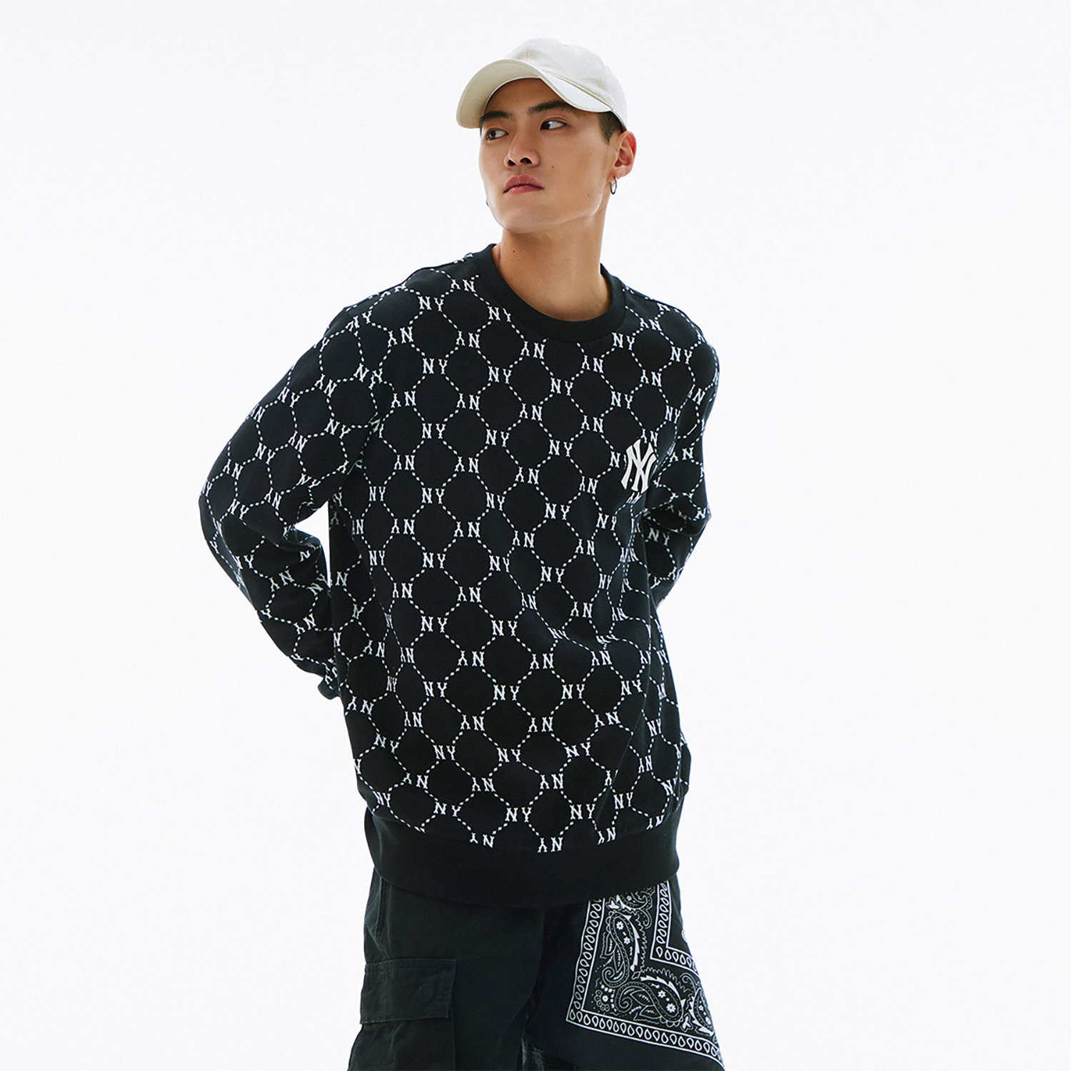 Shop MLB Diamond Pattern Long-Sleeve Sweatshirt Unisex Black Early Spring Edition 3AMTM0141-50BKS