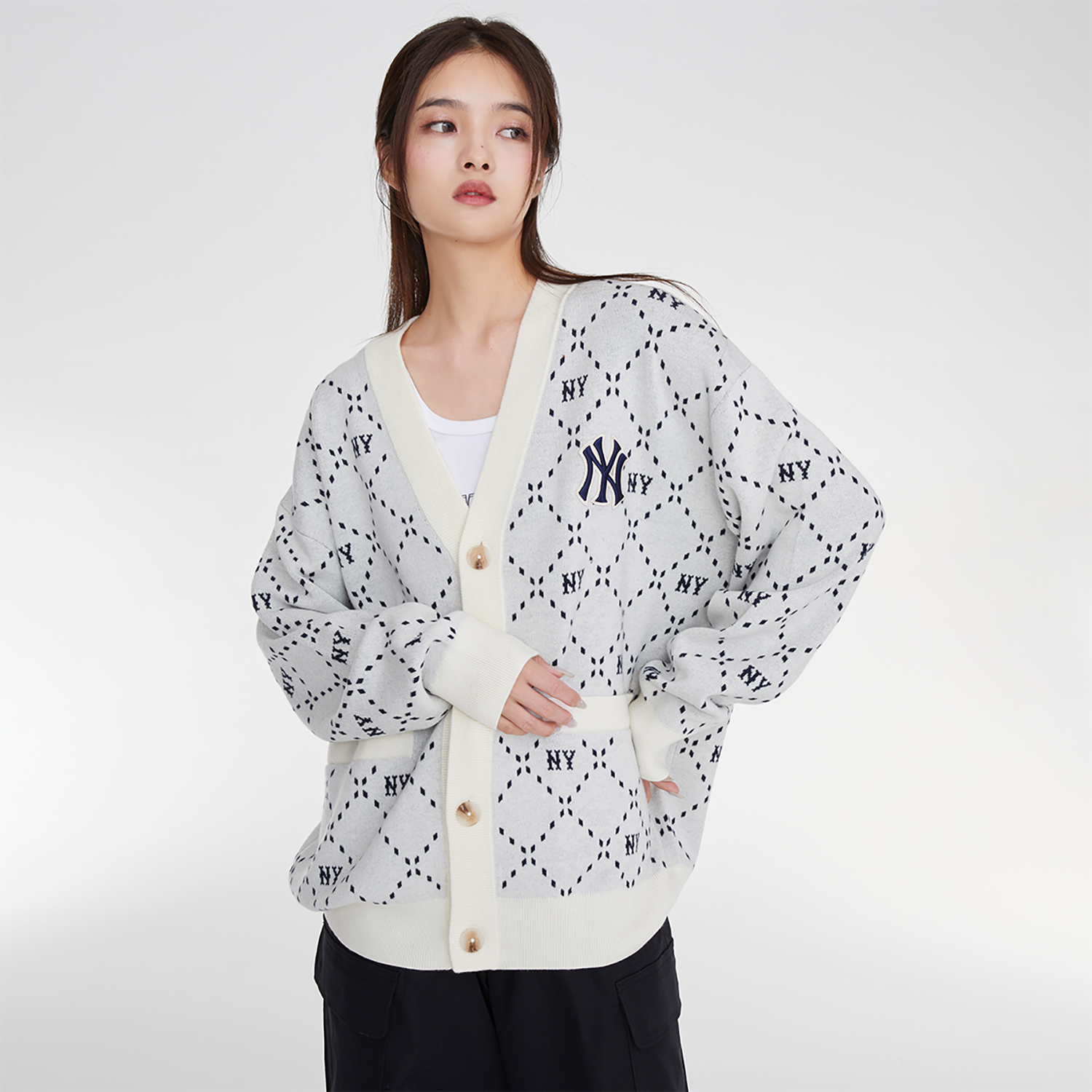 Purchase MLB Diamond Series Gray V-Neck Knit Sweater Unisex Long Sleeve Pullover. 3AKCM0134-50CRD