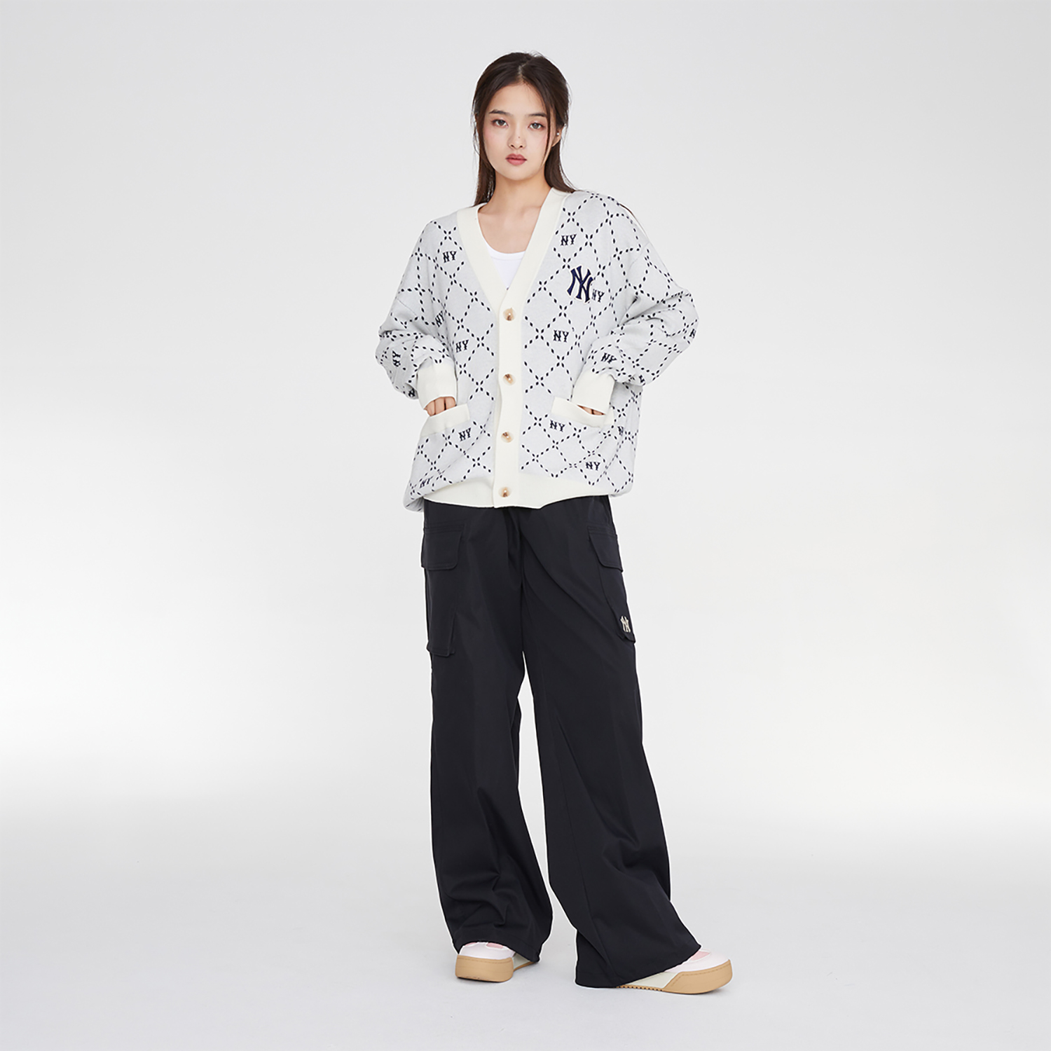 Cheap MLB Diamond Series Gray V-Neck Knit Sweater Unisex Long Sleeve Pullover. 3AKCM0134-50CRD