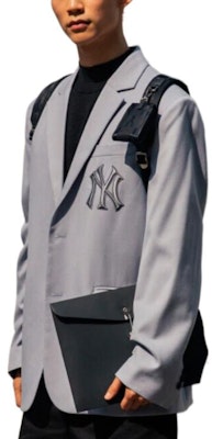 Blazer Unisex MLB FW22 Gris con Parche de Letras Sólidas y Botón Simple. 3AJK01014-50GRS Shop Blazer Unisex MLB FW22 Gris con Parche de Letras Sólidas y Botón Simple. 3AJK01014-50GRS