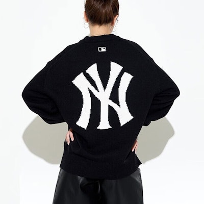 Suéter Unisex Negro MLB FW22 New York Yankees Logo Grande Cuello Redondo. 3AKPB0126-50BKS Purchase Suéter Unisex Negro MLB FW22 New York Yankees Logo Grande Cuello Redondo. 3AKPB0126-50BKS
