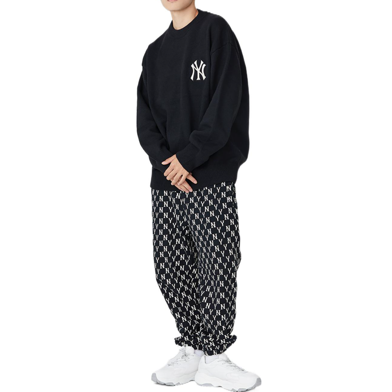 Details for Suéter Unisex Negro MLB FW22 New York Yankees Logo Grande Cuello Redondo. 3AKPB0126-50BKS