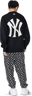 Suéter Unisex Negro MLB FW22 New York Yankees Logo Grande Cuello Redondo. 3AKPB0126-50BKS Sizing Suéter Unisex Negro MLB FW22 New York Yankees Logo Grande Cuello Redondo. 3AKPB0126-50BKS