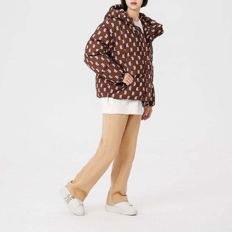 Shop MLB FW22 Jaket Pendek Down Corak Monogram Bertudung Unisex Coklat Gelap 3ADJM0326-43BRD