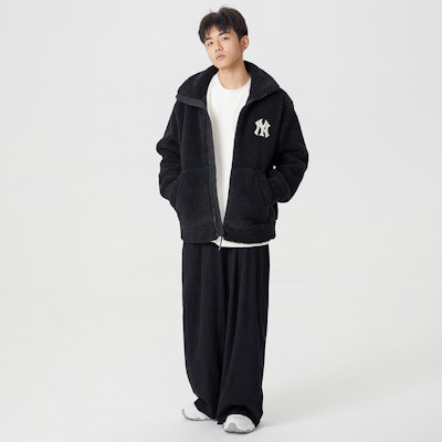 MLB 2022秋冬男女通用黑色羊羔绒防风保暖外套。 3AFDB0326-50BKS Shop MLB 2022秋冬男女通用黑色羊羔绒防风保暖外套。 3AFDB0326-50BKS