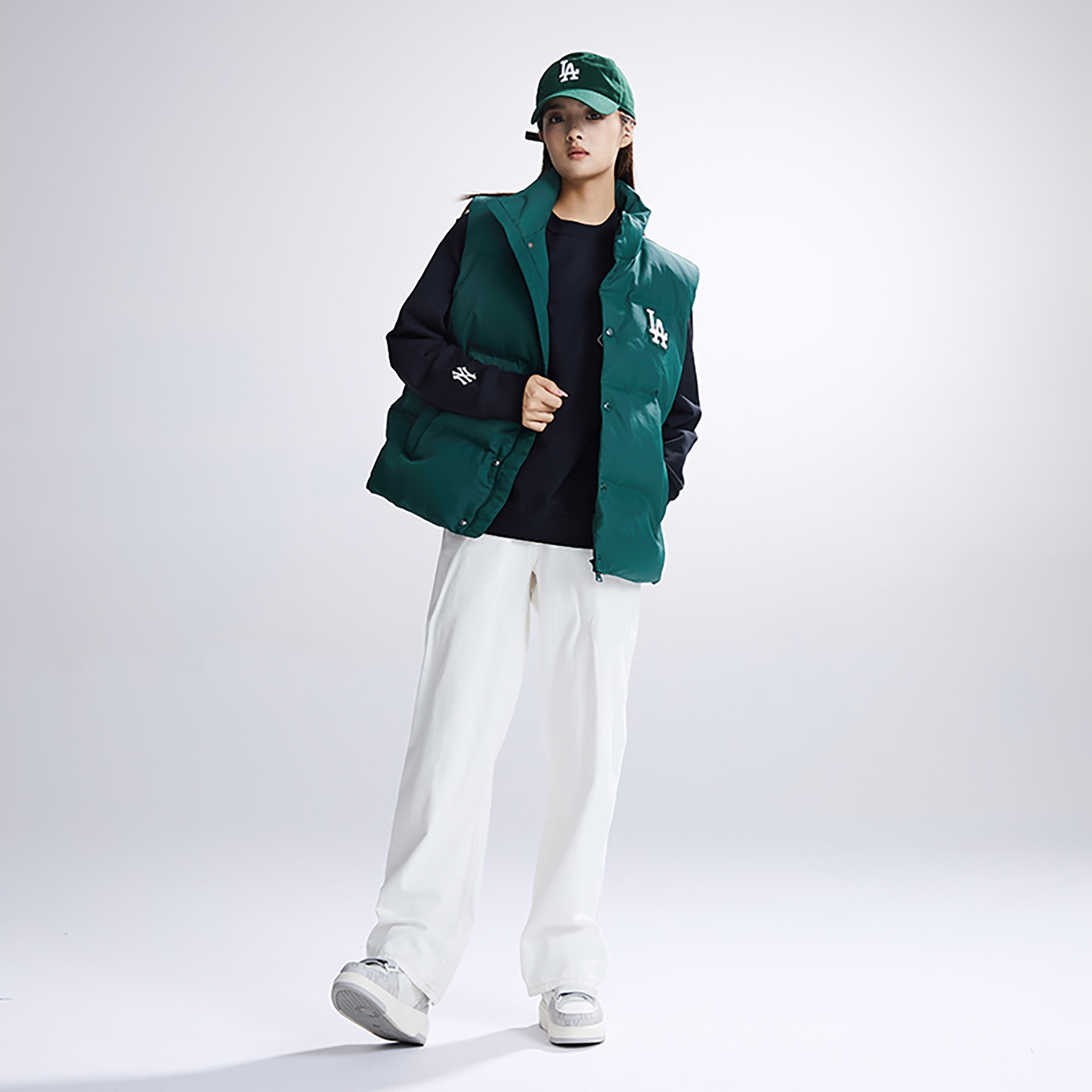 Shop MLB FW23 洛杉磯道奇隊標誌羽絨背心 男女款 綠色 3ADVV0136-07GND