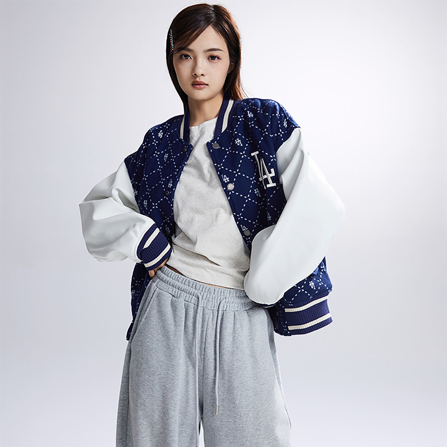 Details for MLB FW23 洛杉磯道奇格紋字母復古棒球外套 海軍藍 男女款 3AJPM0634-07NYS