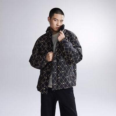 MLB FW23 紐約洋基隊短版羽絨外套 黑色男女通用款. 3ADJM0536-50BKS Sizing MLB FW23 紐約洋基隊短版羽絨外套 黑色男女通用款. 3ADJM0536-50BKS