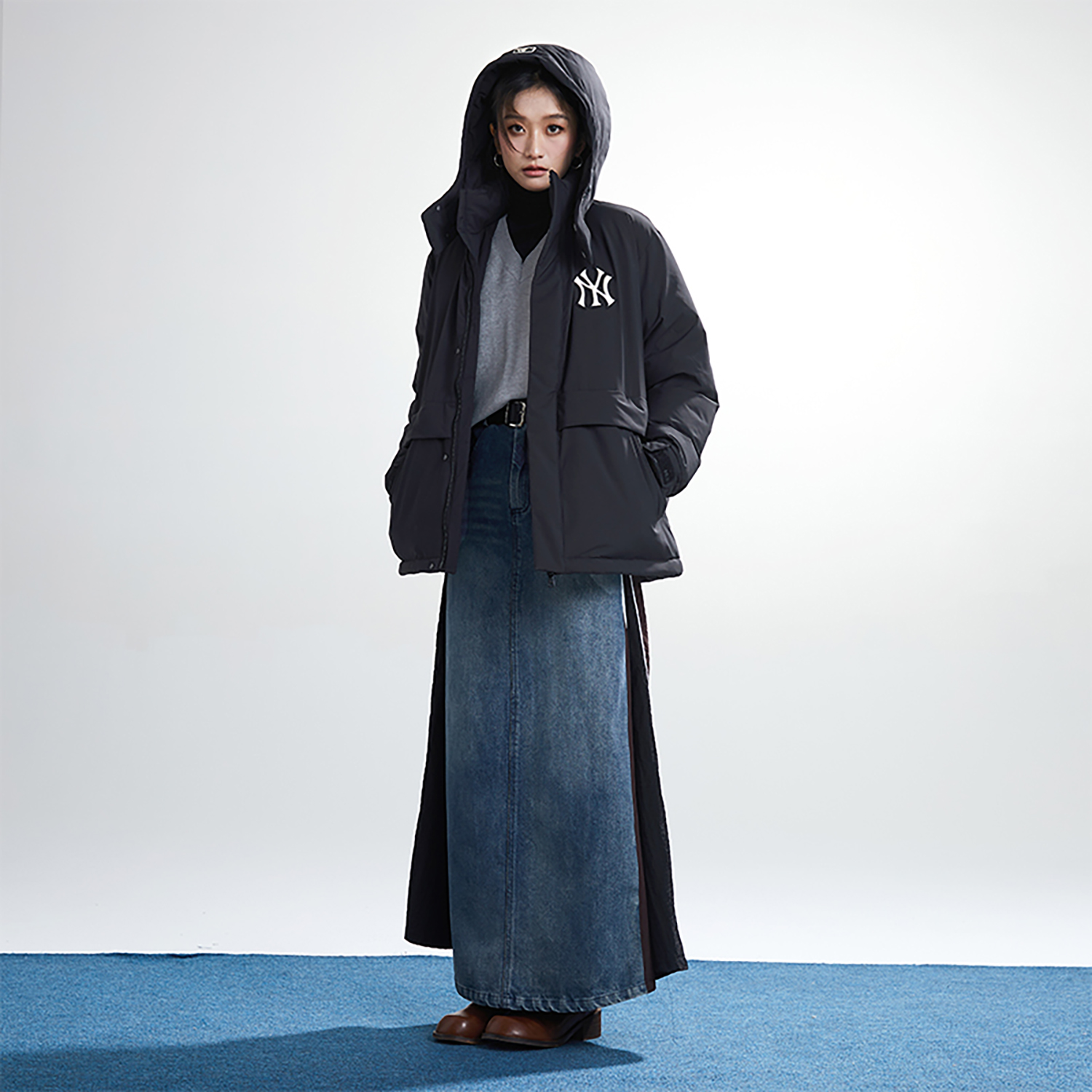 MLB FW23 New York Yankees Black Hooded Mid-Length Down Jacket Unisex 3ADJEC736-50BKS 圖 7