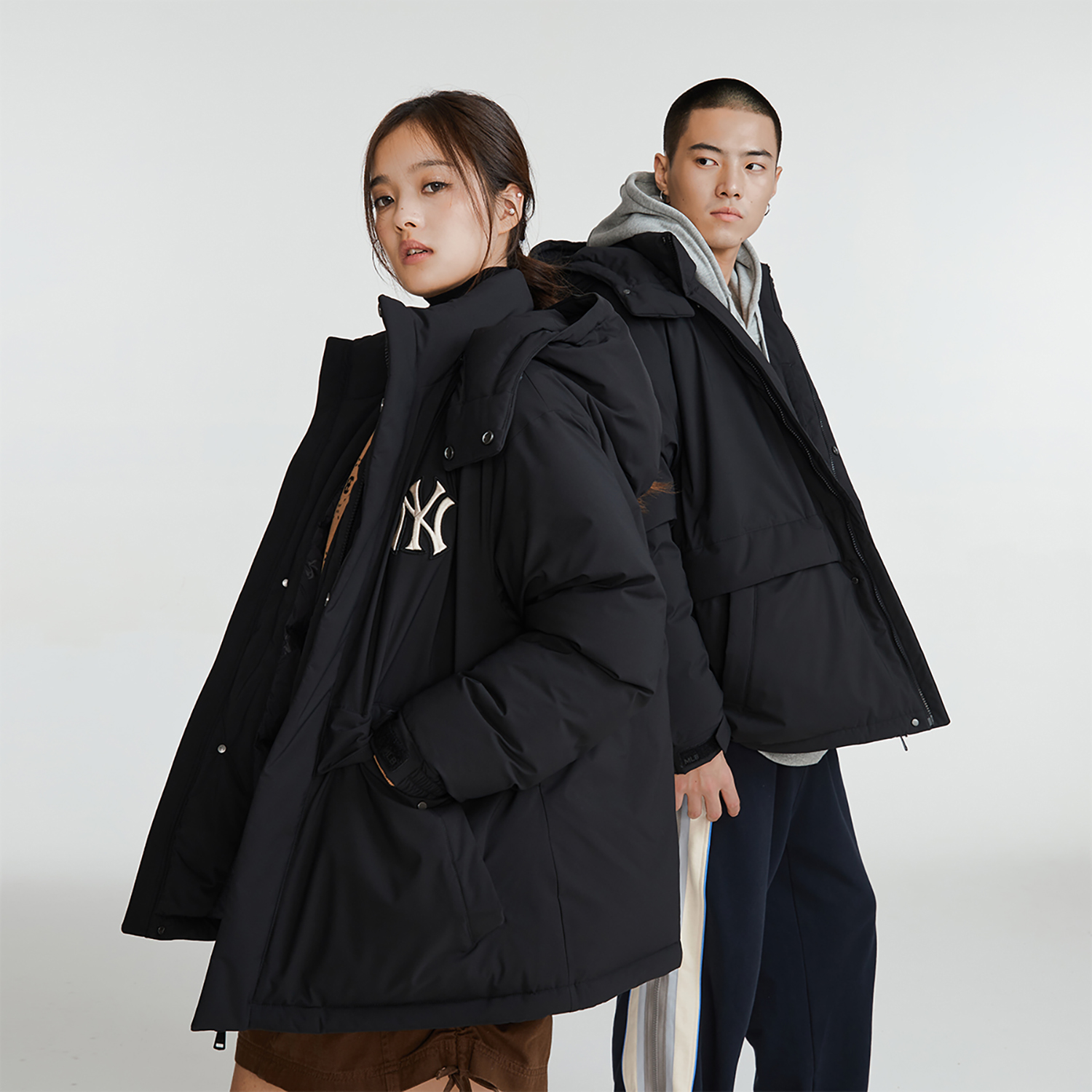 MLB FW23 New York Yankees Black Hooded Mid-Length Down Jacket Unisex 3ADJEC736-50BKS 圖 9