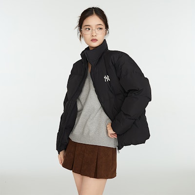 MLB FW23 New York Yankees Black Logo Thermal Insulated Down Jacket Unisex Short. 3ADJB0336-50BKS Details for MLB FW23 New York Yankees Black Logo Thermal Insulated Down Jacket Unisex Short. 3ADJB0336-50BKS