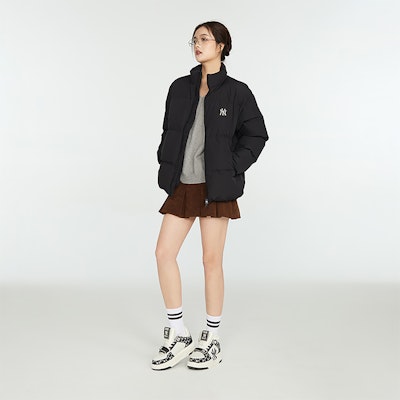 MLB FW23 New York Yankees Black Logo Thermal Insulated Down Jacket Unisex Short. 3ADJB0336-50BKS Sizing MLB FW23 New York Yankees Black Logo Thermal Insulated Down Jacket Unisex Short. 3ADJB0336-50BKS