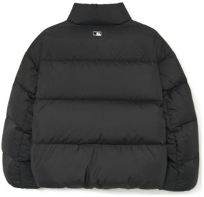 MLB FW23 Jaket Hitam Puffer Pendek Unisex New York Yankees dengan Kerah Berdiri 3ADJB0736-50BKS Lookbook MLB FW23 Jaket Hitam Puffer Pendek Unisex New York Yankees dengan Kerah Berdiri 3ADJB0736-50BKS