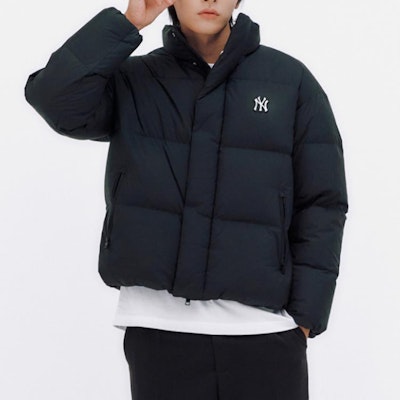 MLB FW23 Jaket Hitam Puffer Pendek Unisex New York Yankees dengan Kerah Berdiri 3ADJB0736-50BKS Purchase MLB FW23 Jaket Hitam Puffer Pendek Unisex New York Yankees dengan Kerah Berdiri 3ADJB0736-50BKS