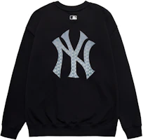 MLB FW23 New York Yankees Gradient Monogram Crewneck Sweatshirt Unisex Black 3AMTM0234-50BKS MLB FW23 New York Yankees Gradient Monogram Crewneck Sweatshirt Unisex Black 3AMTM0234-50BKS