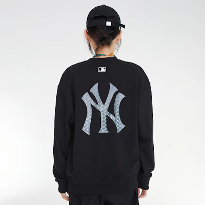 MLB FW23 紐約洋基漸層字母圖案黑色男女款圓領長袖衫 3AMTM0234-50BKS Sizing MLB FW23 紐約洋基漸層字母圖案黑色男女款圓領長袖衫 3AMTM0234-50BKS