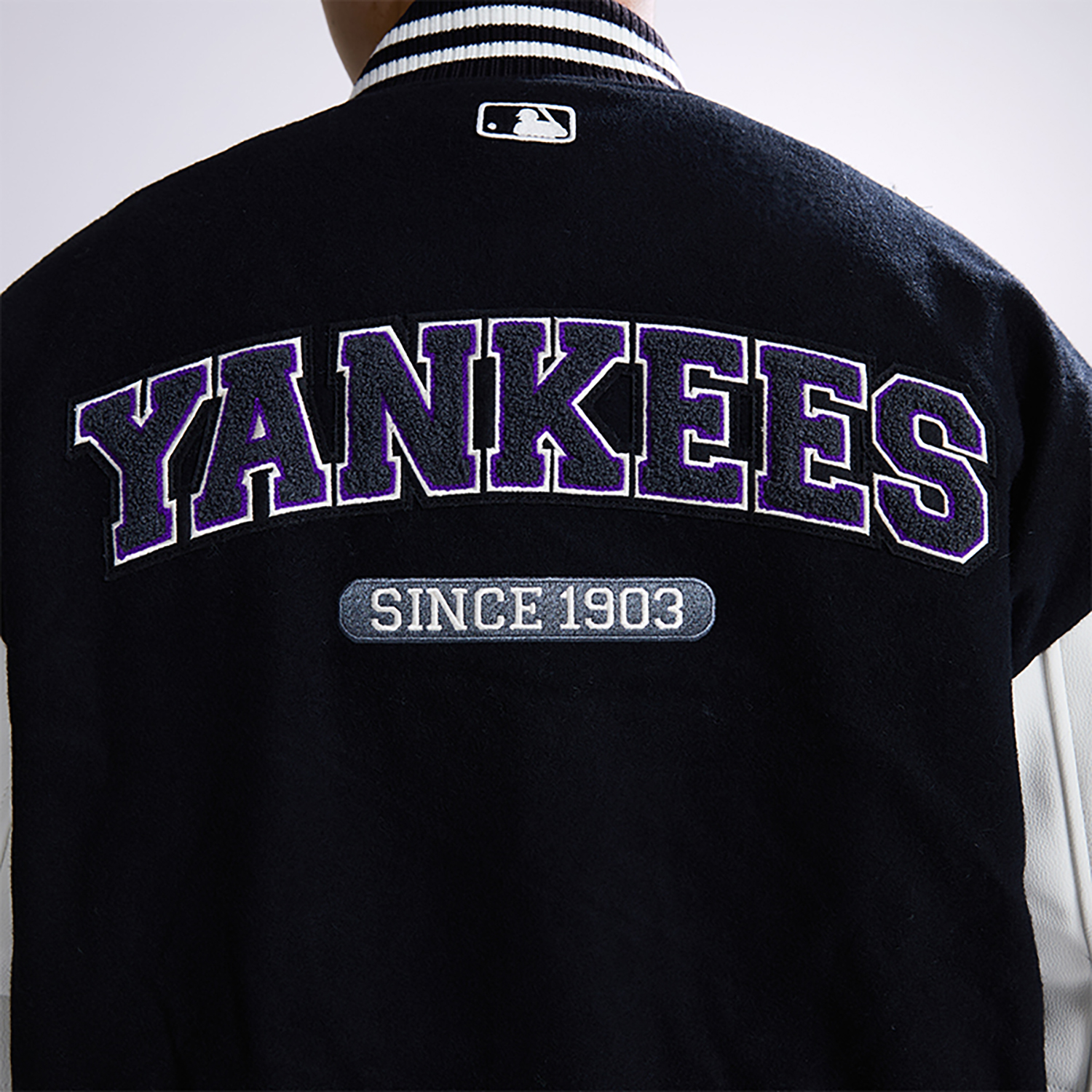 Details for MLB FW23 Jaket Baseball Hitam Cetakan Huruf New York Yankees Lengan Panjang Unisex 3AJPV0234-50BKS