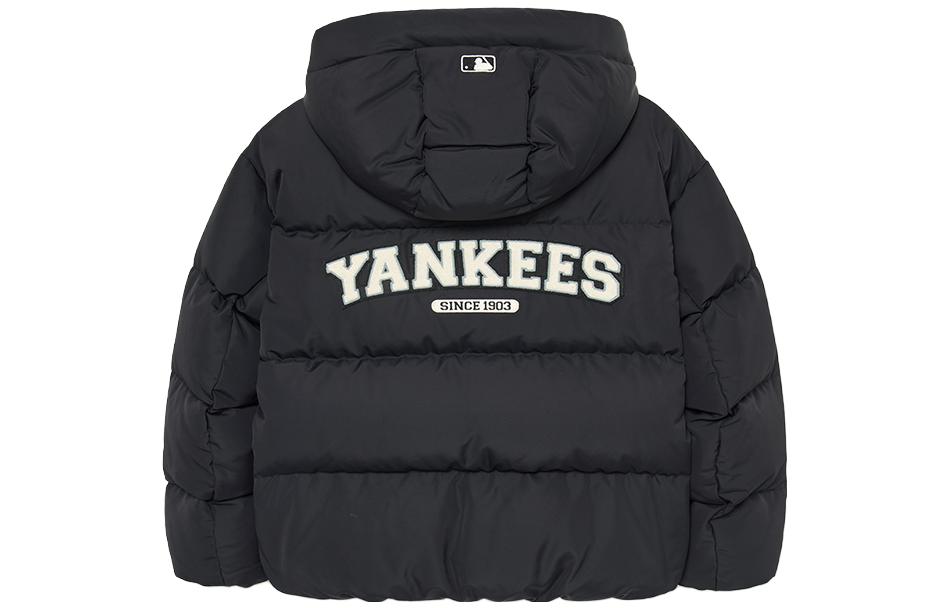 Lookbook Chaqueta acolchada unisex corta negra MLB FW23 New York Yankees con estampado. 3ADJV0236-50BKS