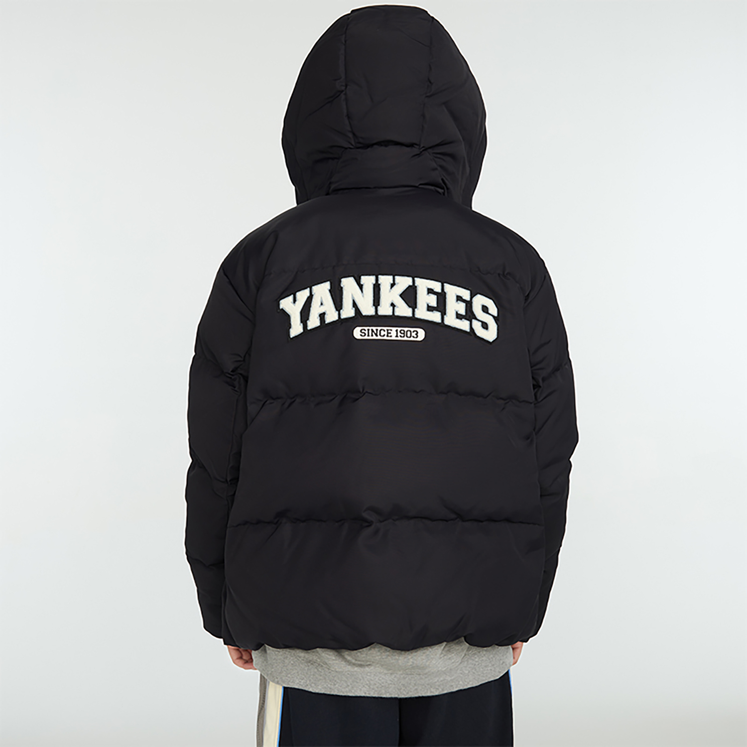 Purchase Chaqueta acolchada unisex corta negra MLB FW23 New York Yankees con estampado. 3ADJV0236-50BKS