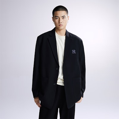 MLB FW23 紐約洋基隊標誌印花單扣西裝外套 男女同款 黑色。 3AJKM0134-50BKS Shop MLB FW23 紐約洋基隊標誌印花單扣西裝外套 男女同款 黑色。 3AJKM0134-50BKS