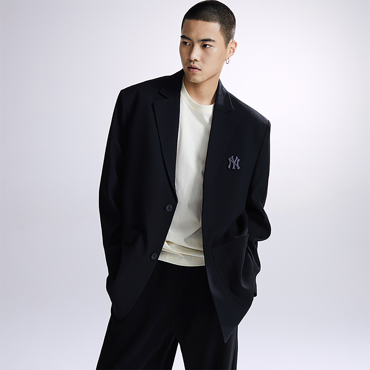 Cheap MLB FW23 紐約洋基隊標誌印花單扣西裝外套 男女同款 黑色。 3AJKM0134-50BKS