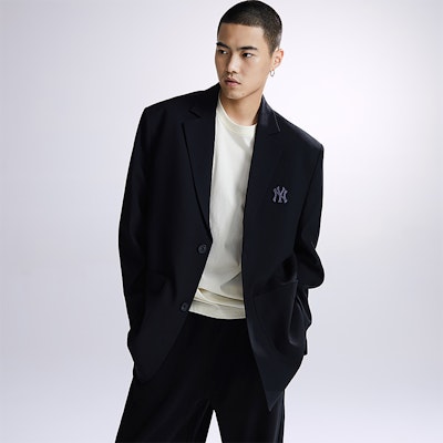 MLB FW23 紐約洋基隊標誌印花單扣西裝外套 男女同款 黑色。 3AJKM0134-50BKS Cheap MLB FW23 紐約洋基隊標誌印花單扣西裝外套 男女同款 黑色。 3AJKM0134-50BKS