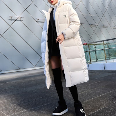 MLB 纽约洋基队标志印花长款羽绒服 FW23 男女通用 白色 3ADJB1336-50CRS Shop MLB 纽约洋基队标志印花长款羽绒服 FW23 男女通用 白色 3ADJB1336-50CRS