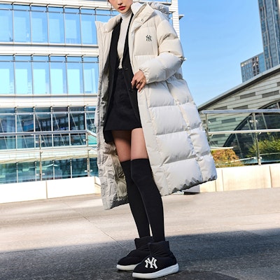 MLB 纽约洋基队标志印花长款羽绒服 FW23 男女通用 白色 3ADJB1336-50CRS Details for MLB 纽约洋基队标志印花长款羽绒服 FW23 男女通用 白色 3ADJB1336-50CRS