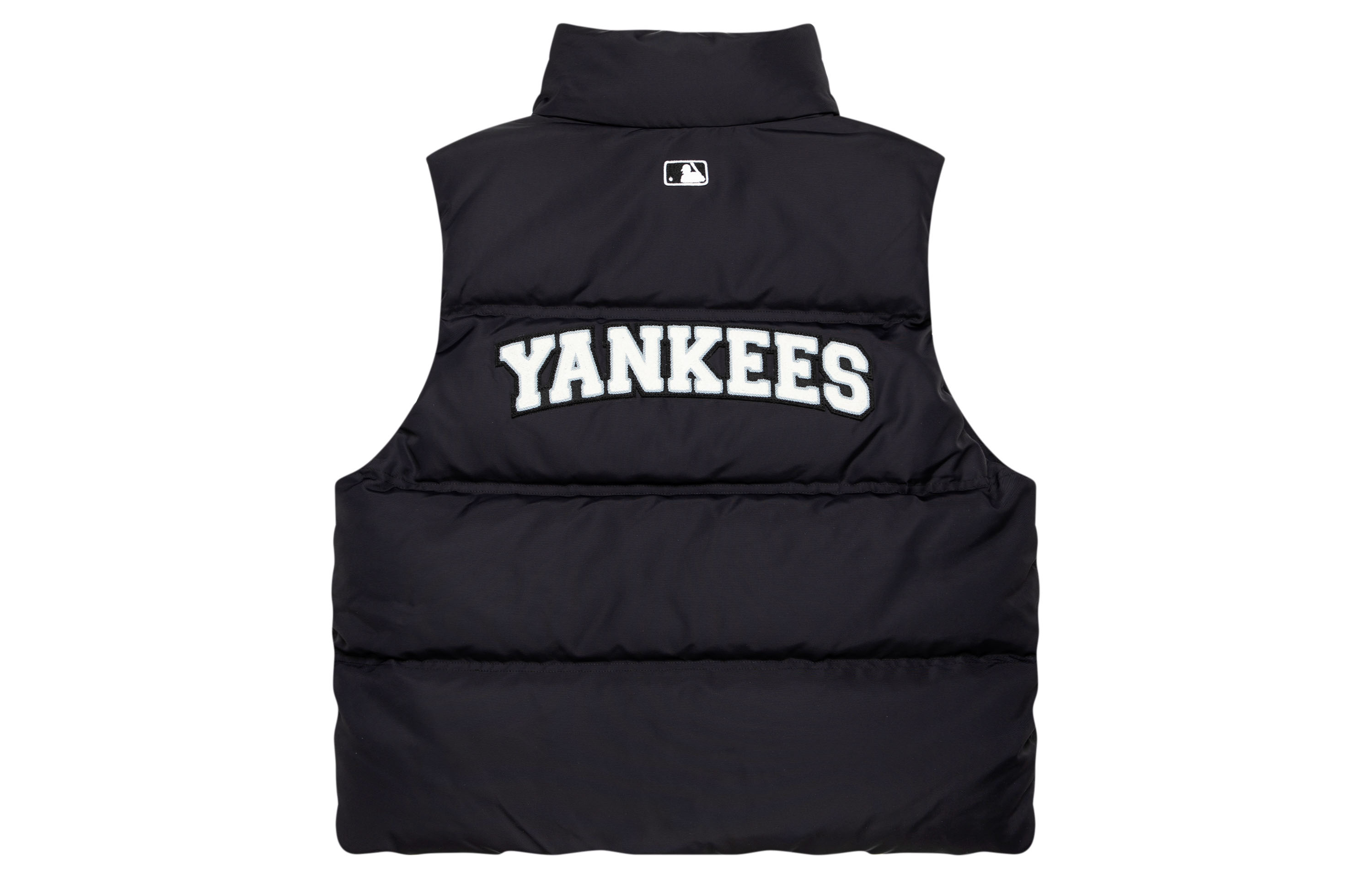Lookbook MLB FW23 Rompi Tebal Logo New York Yankees Hitam Unisex 3ADVV0136-50BKS