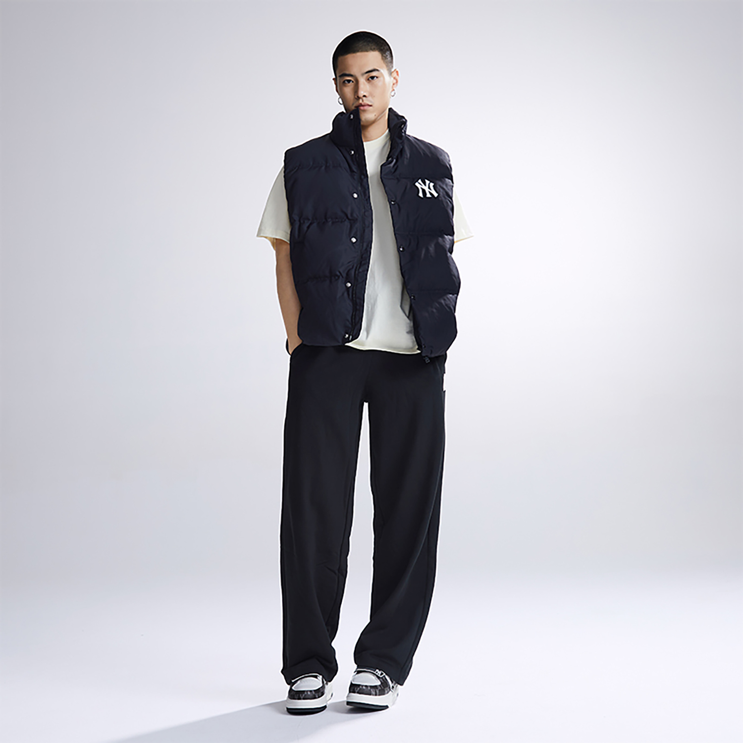 Purchase MLB FW23 Rompi Tebal Logo New York Yankees Hitam Unisex 3ADVV0136-50BKS