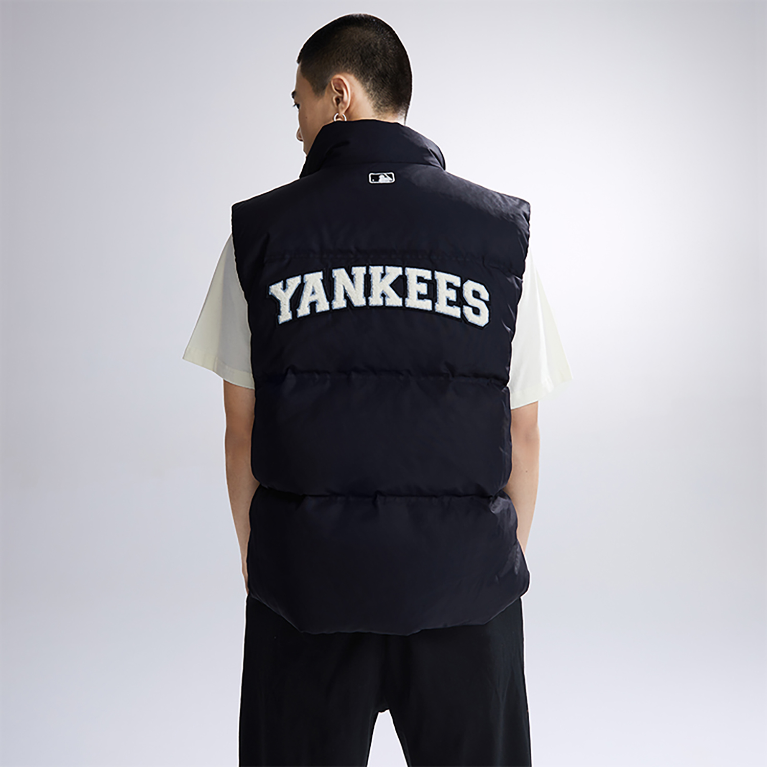 Details for MLB FW23 Rompi Tebal Logo New York Yankees Hitam Unisex 3ADVV0136-50BKS