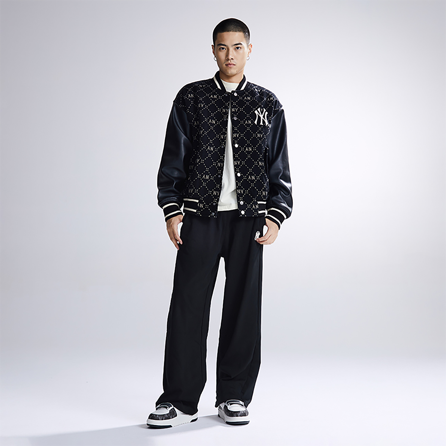 Purchase MLB FW23 紐約洋基格紋字母棒球外套 黑色 男女適用 3AJPM0634-50BKS