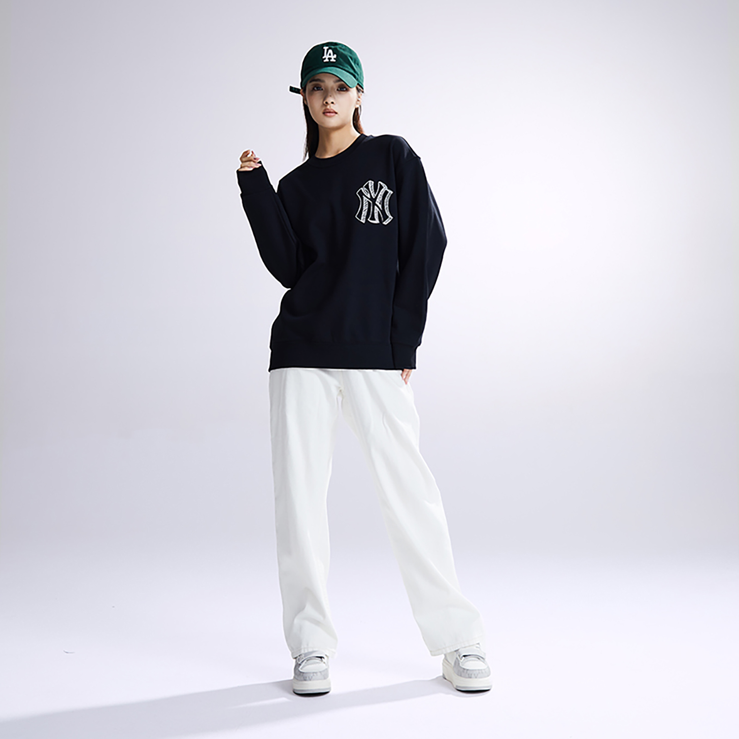 Sizing MLB FW23 紐約洋基隊黑色男女款套頭圓領衛衣 3AMTB0434-50BKS