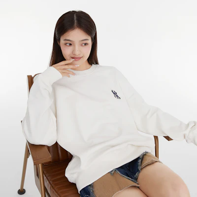 MLB 纽约洋基队复古渐变圆领卫衣 白色 男女同款 FW23 3AMTM0234-50CRD Shop MLB 纽约洋基队复古渐变圆领卫衣 白色 男女同款 FW23 3AMTM0234-50CRD