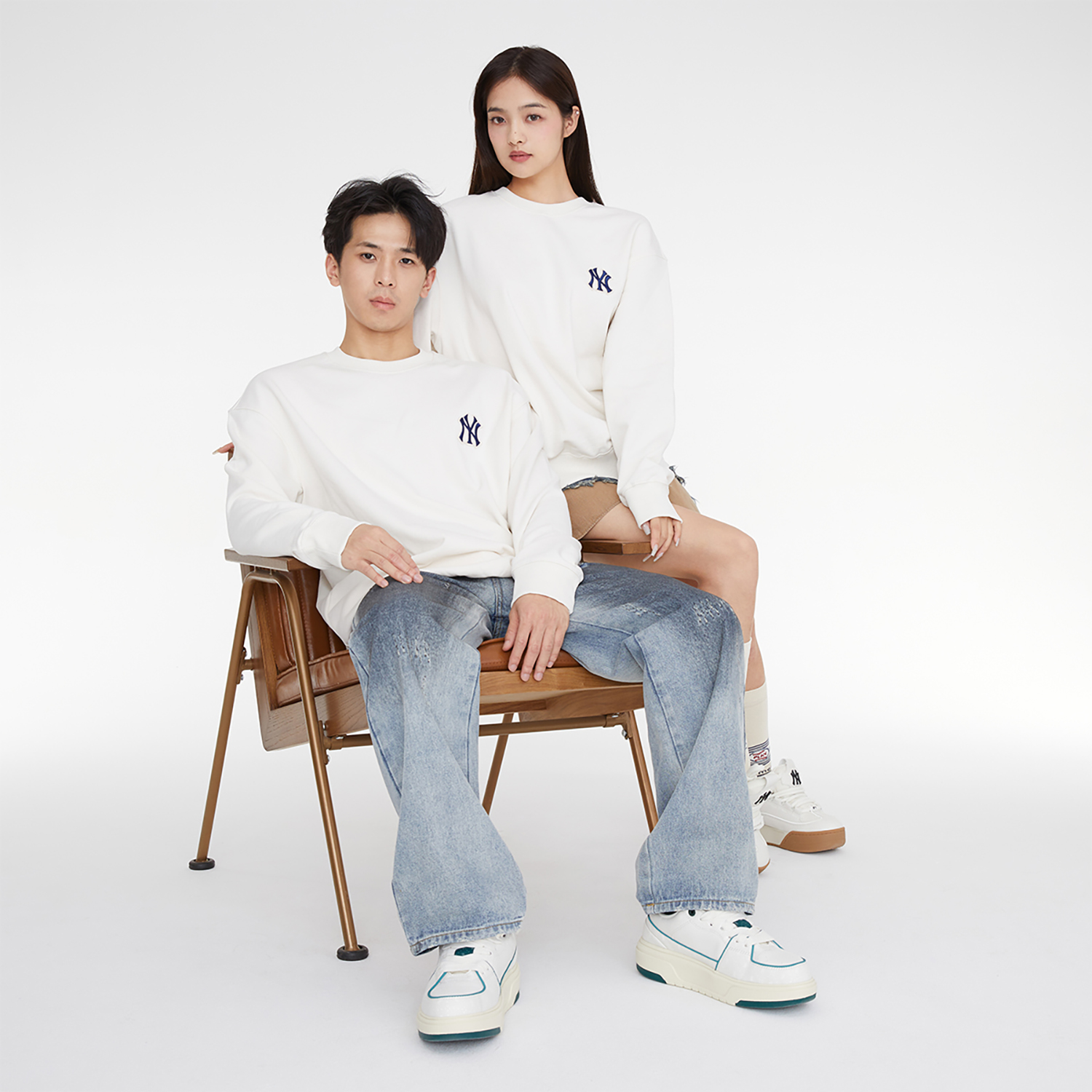 Cheap MLB 纽约洋基队复古渐变圆领卫衣 白色 男女同款 FW23 3AMTM0234-50CRD