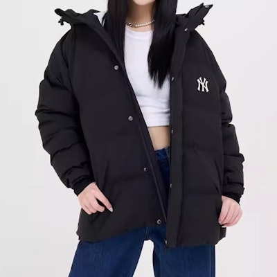 MLB FW23 ニューヨークヤンキース ユニセックス ブラック ロゴ パファージャケット. 3ADJBS136-50BKS Sizing MLB FW23 ニューヨークヤンキース ユニセックス ブラック ロゴ パファージャケット. 3ADJBS136-50BKS
