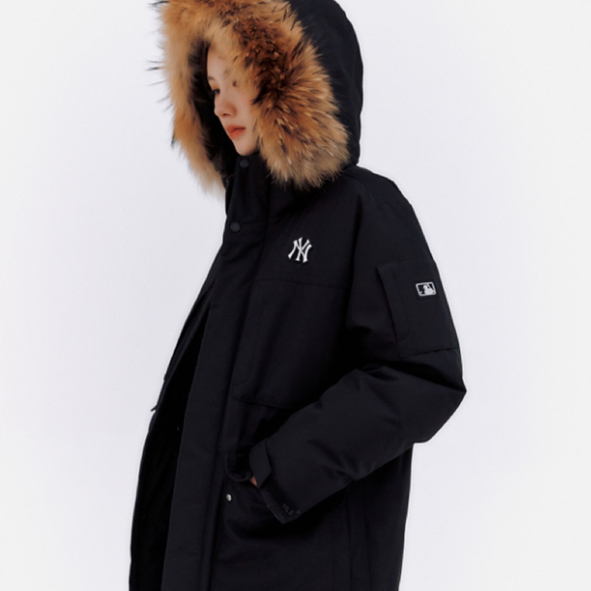 Details for MLB FW23 ニューヨーク・ヤンキース 男女兼用 ブラック ミドル丈 ダウンジャケット 3ADJB0836-50BKS