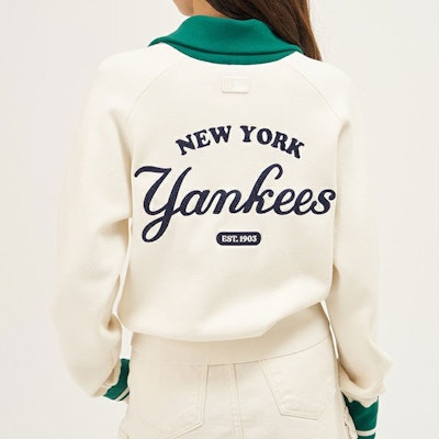 MLB FW23 New York Yankees Unisex High-neck Knit Pullover Sweater - Cream. 3FKPV0134-50CRD Shop MLB FW23 New York Yankees Unisex High-neck Knit Pullover Sweater - Cream. 3FKPV0134-50CRD