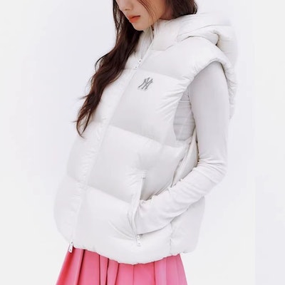 MLB FW23 양키스 크림 민소매 후드 패딩 조끼 유니섹스 루즈핏. 3ADVB0436-50CRS Purchase MLB FW23 양키스 크림 민소매 후드 패딩 조끼 유니섹스 루즈핏. 3ADVB0436-50CRS