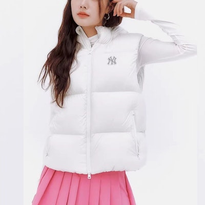 MLB FW23 양키스 크림 민소매 후드 패딩 조끼 유니섹스 루즈핏. 3ADVB0436-50CRS Sizing MLB FW23 양키스 크림 민소매 후드 패딩 조끼 유니섹스 루즈핏. 3ADVB0436-50CRS