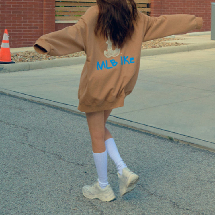 MLB Like Boston Red Sox Logo Crewneck Sweatshirt Unisex Coffee Brown 31MT05941-43B 圖 5