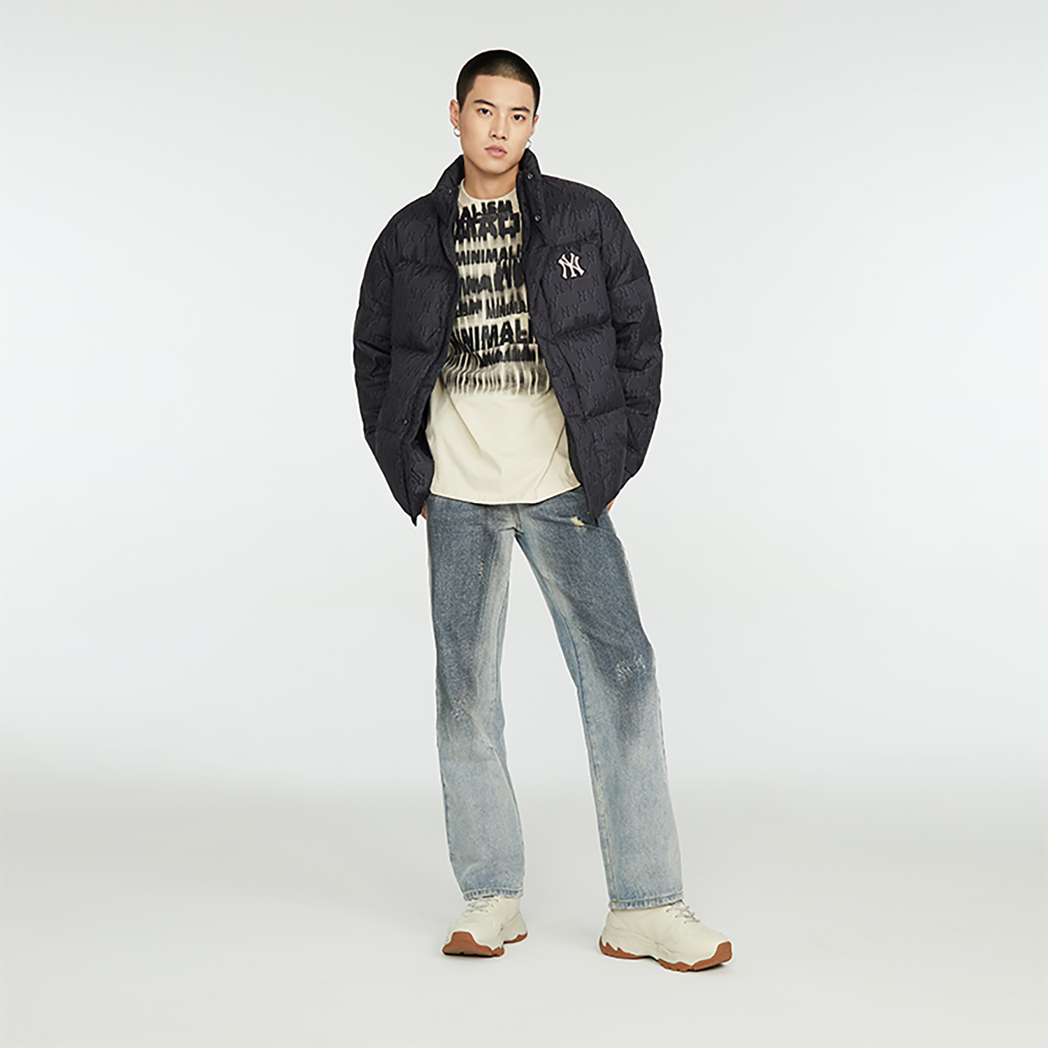 Details for MLB 全版印花短版羽絨外套 男女款 黑色. 3ADJM0736-50BKS