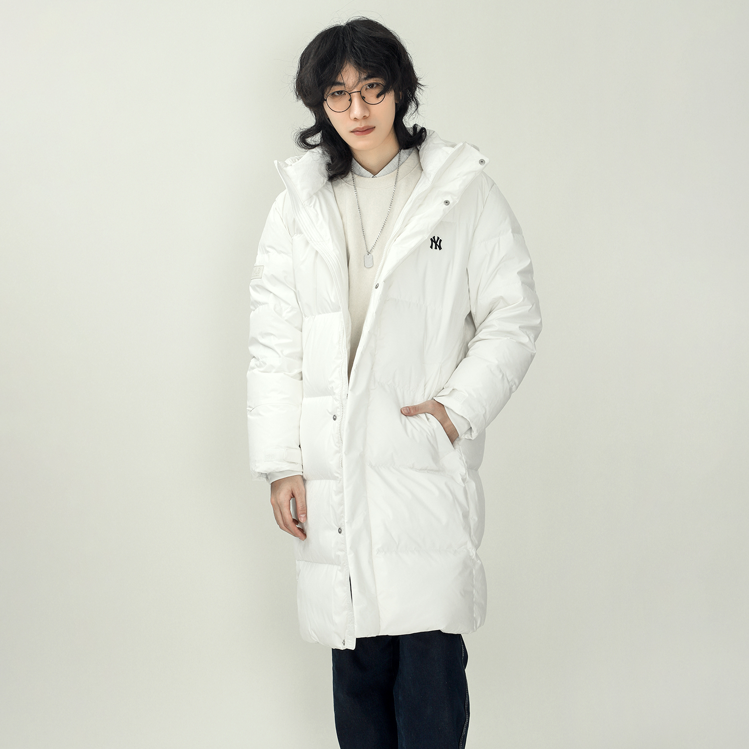MLB Logo Embroidered Long Quilted Down Jacket Unisex Winter White. 3ADJJ0416-50IVS 圖 5