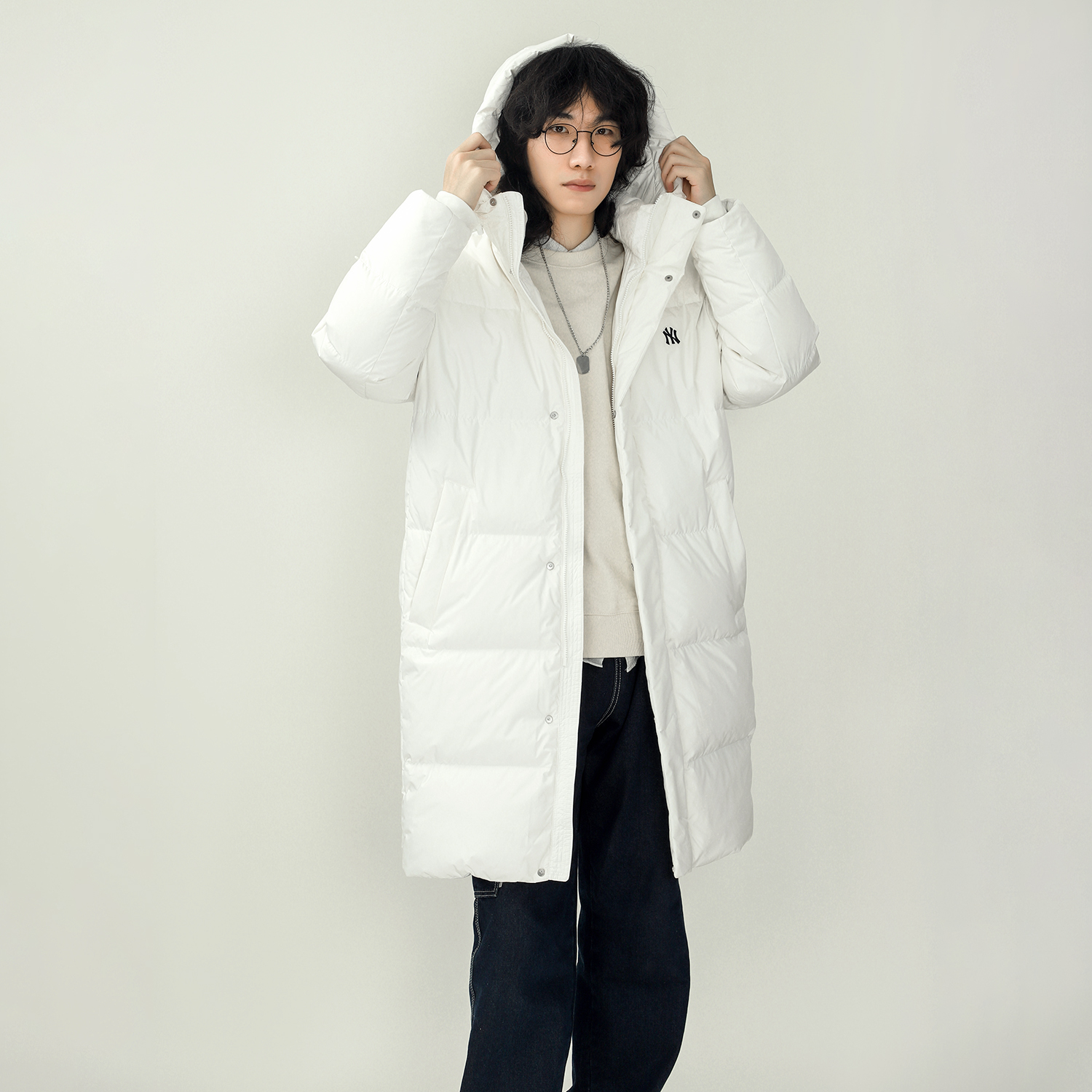 MLB Logo Embroidered Long Quilted Down Jacket Unisex Winter White. 3ADJJ0416-50IVS 圖 6