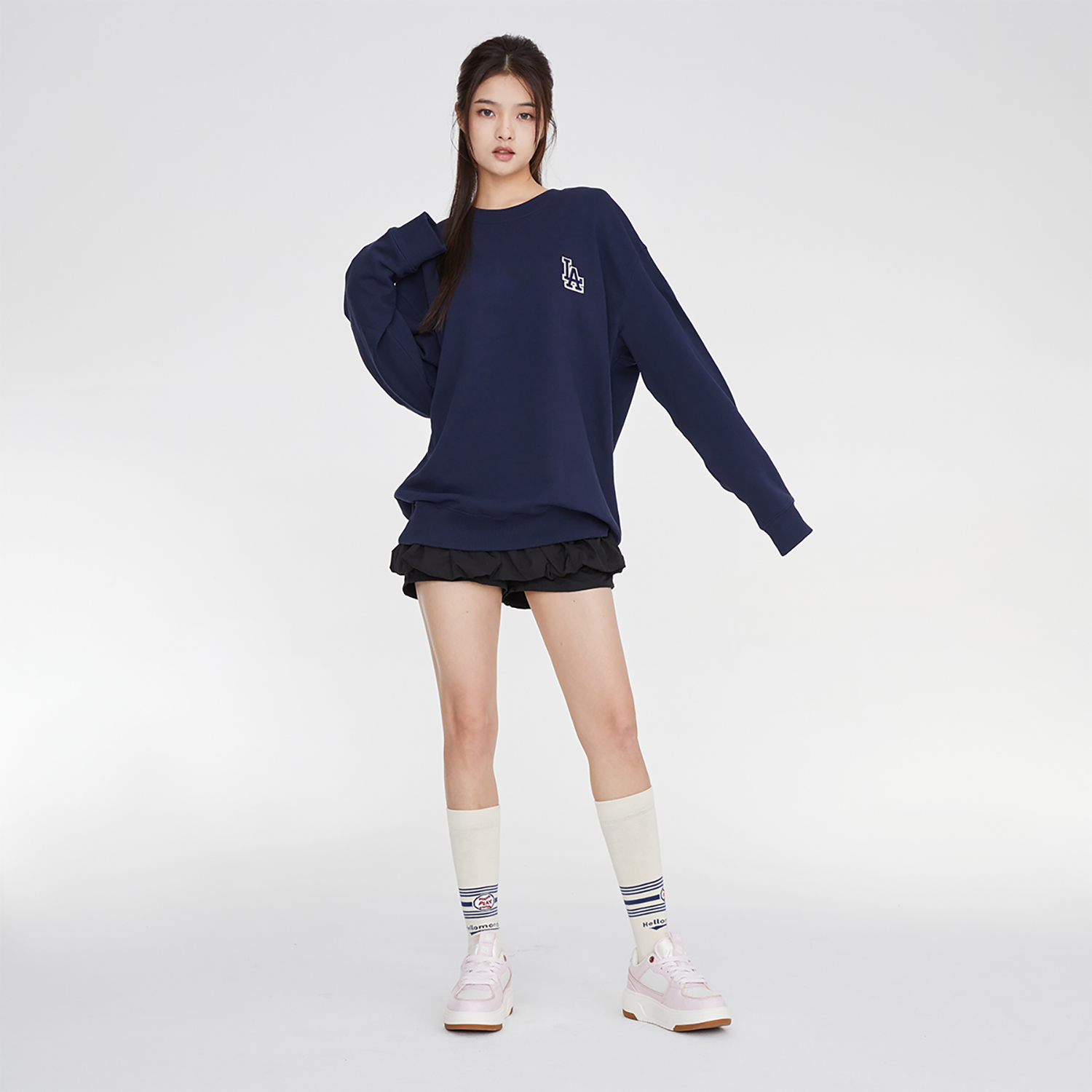 Details for MLB洛杉磯道奇FW23復古漸層海軍藍中性款長袖衛衣 3AMTM0234-07NYD