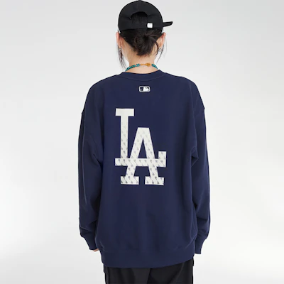 MLB洛杉磯道奇FW23復古漸層海軍藍中性款長袖衛衣 3AMTM0234-07NYD Sizing MLB洛杉磯道奇FW23復古漸層海軍藍中性款長袖衛衣 3AMTM0234-07NYD
